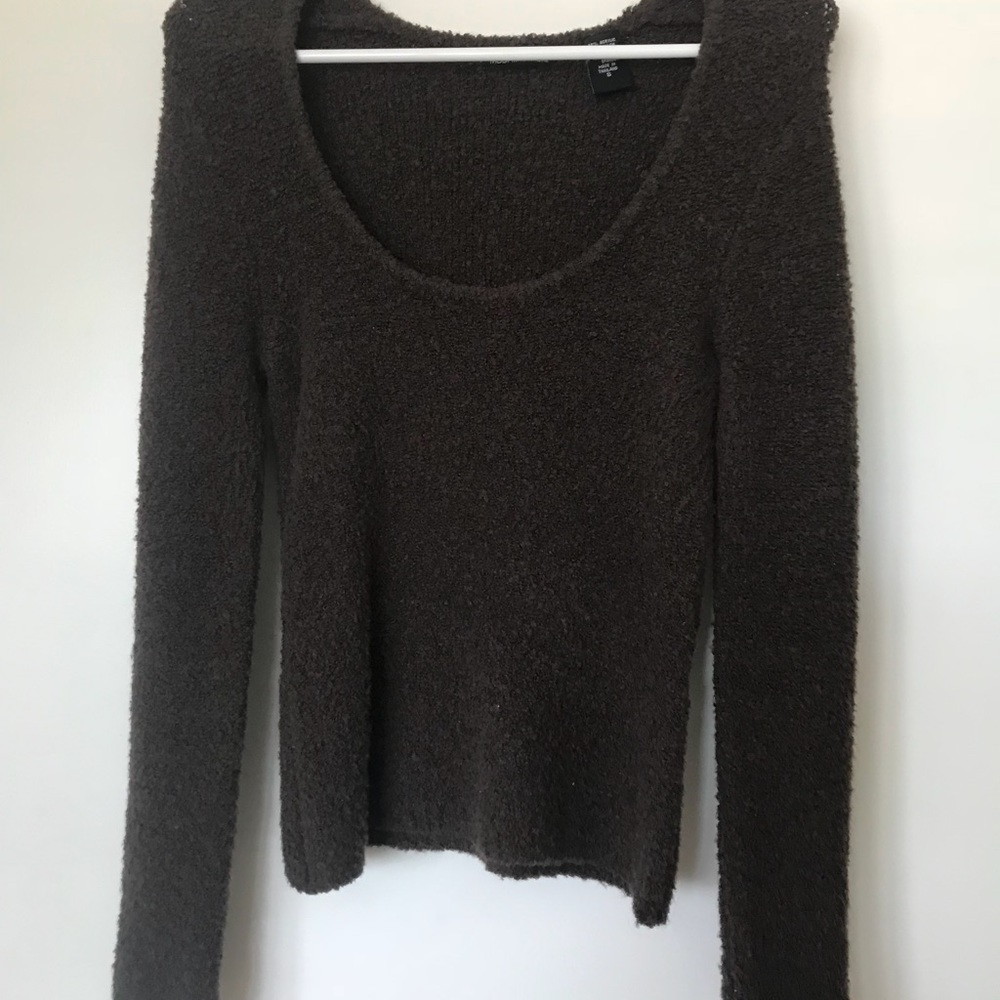 Brown sweater👢